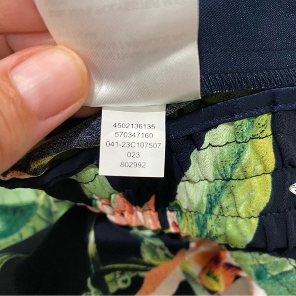 CHICO’S Floral Print Wide Leg Soft Crops Pants Lightweight Pockets Size .5 US 6 - Picture 10 of 12